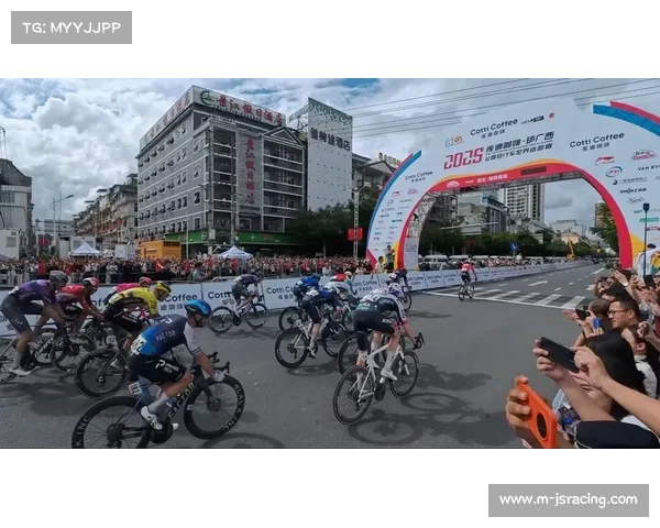 赛恩斯呼吁冲刺赛强制使用红胎，增加观赏性与不确定性。